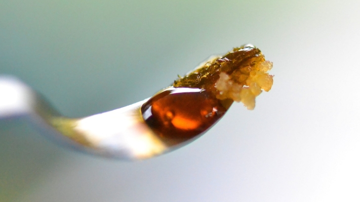 Dabbing 101: hoe gebruik je cannabis concentraten en wat heb je nodig om zelf te dabben?